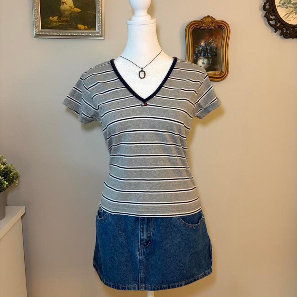 Y2K Tommy Hilfiger gray & white striped v-neck tee